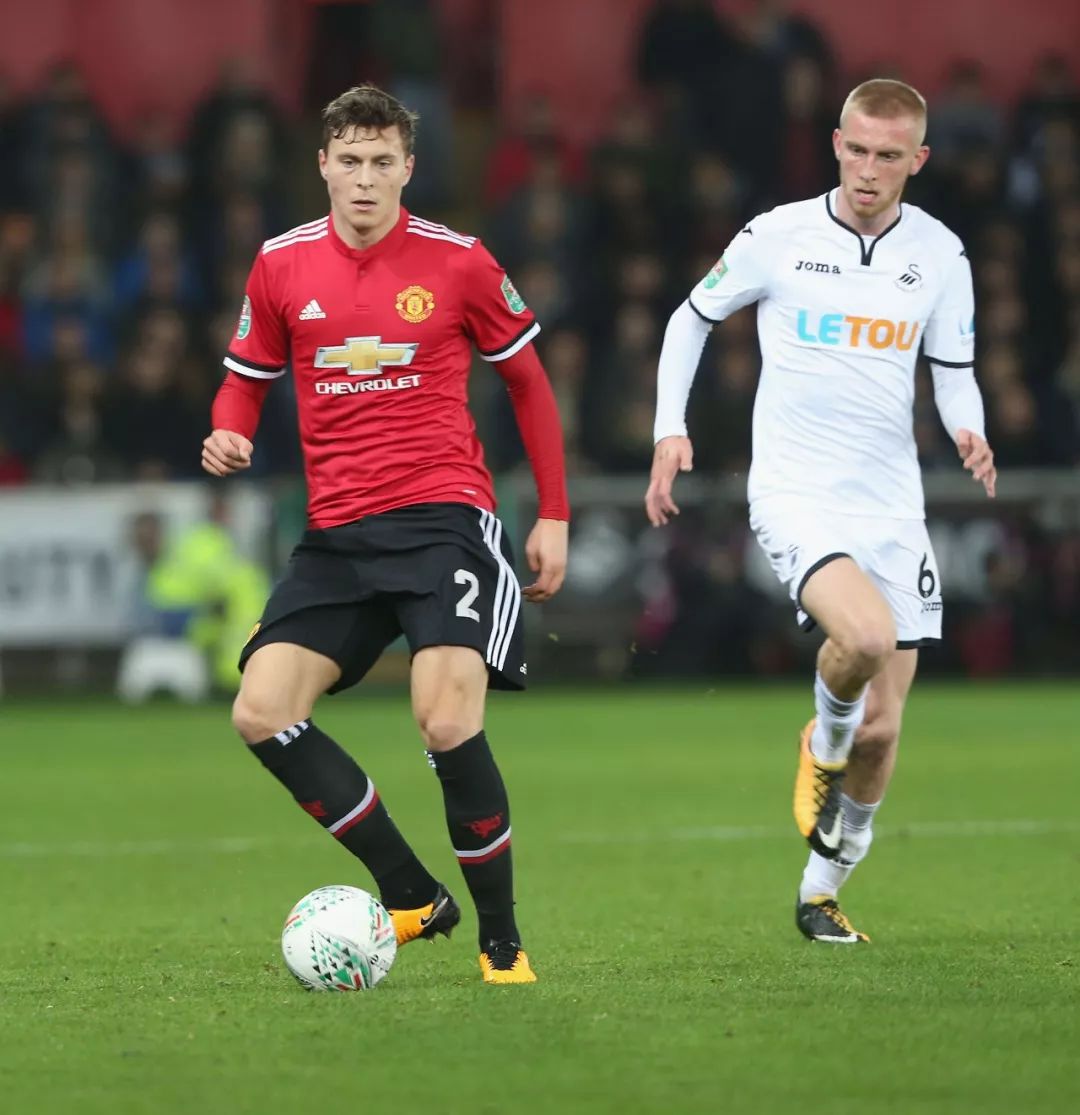 替补席上的 替补席上的